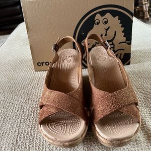 CROCS brown leather/suede wedge sandal w a light shimmer. Comfortable